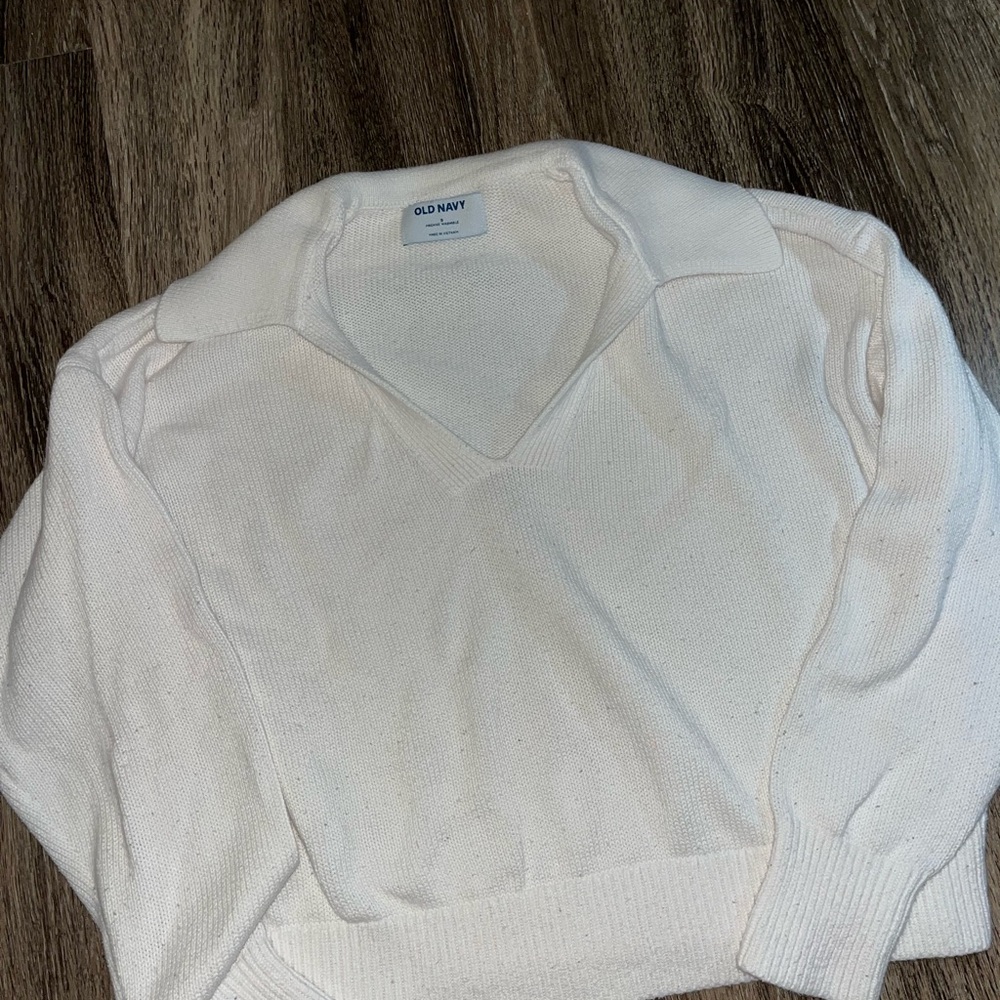 Old Navy Women's Cream V-Neck Sweater